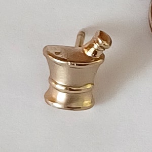 Apothecary Mortar & Pestle Pharmacist Lapel Hat Tie Pin Souvenir 1744
