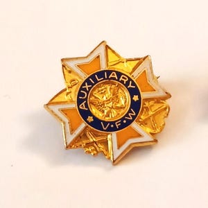 Veterans of Foreign Wars Auxiliary VFW Gold Cross Lapel/Hat Pin Souvenir 0980