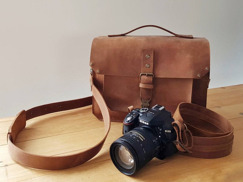Handmade Leather Camera Bag with felt lining image 1