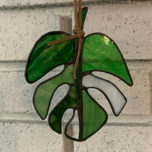 Stained glass Monstera leaf 5 inches by 4 inches, Monstera suncatcher, multi color Monstera leaf, Leaf stained glass, gift idea
