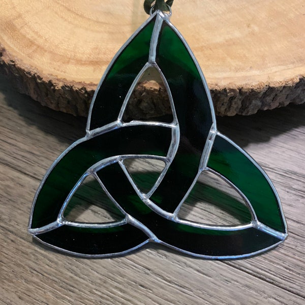 Celtic Trinity Knot Vitrail, capteur solaire, Celtic Triquertra, idée cadeau pour Heritage, décor irlandais, décoration intérieure, idée cadeau, fait à la main