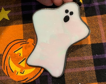 Ghost Stained Glass, Iridescent white ghost Suncatcher, Halloween Decor, glass ghost, Halloween decoration, trick or treat