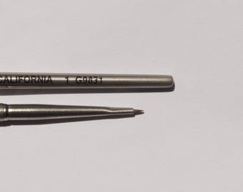 LK Brush Angular, Synthetic Hair Ng 9831 – under cuticle color application