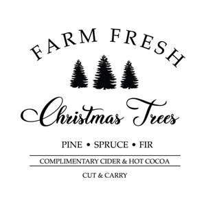Pode incluir: Um sinal preto e branco com o texto "FARM FRESH Christmas Trees PINE SPRUCE FIR COMPLIMENTARY CIDER & HOT COCOA CUT & CARRY". O sinal apresenta três árvores de coníferas estilizadas.