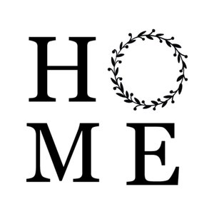 Pode incluir: Design gráfico preto e branco com a palavra "HOME" em uma fonte serif. O "O" é substituído por uma coroa preta.