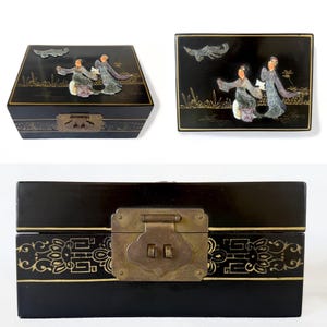 Pudełko na biżuterię VTG z czarnego lakieru / Jadeit + Matka Perłowa Dziewice / Malowane ręcznie / Okucia mosiężne / Antyczne azjatyckie