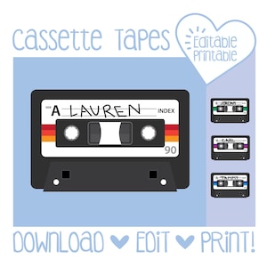 Può includere: Etichette per cassette stampabili e modificabili con il testo "A LAUREN" sull'etichetta. Le etichette sono in uno schema di colori blu, bianco e nero. Le etichette durano 90 minuti. L'immagine include anche altre tre etichette con i nomi "A JORDAN", "A CARL" e "A TAMMY".