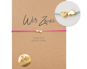 Pulsera de macramé con dos corazones, baño de oro de 24K – Los dos hacemos un gran equipo – Regalo para novia – Pulsera con tarjeta