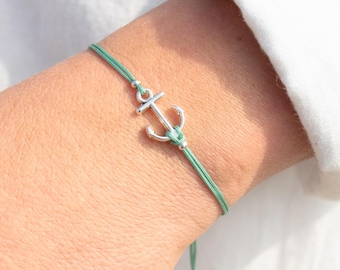 Pulsera de macramé con diseño de ancla, bañada en plata – recuerdos del mar – regalo marítimo – pulsera en tarjeta
