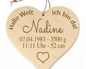 Geburtsschild mit Name graviert Geburtstafel aus Holz in Herzform personalisiert Hallo Welt