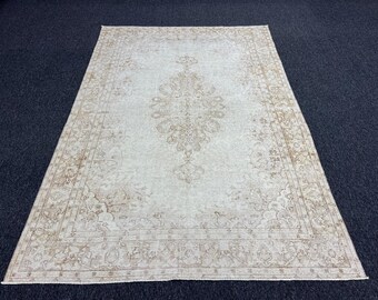 6-3 x 9-4 Neutral Vintage rug