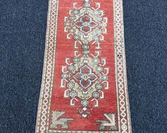 2-7 x 6-2 Red Vintage Accent rug
