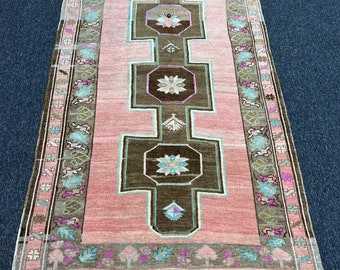 4-7 x 7-7 Vintage Turkish Accent rug