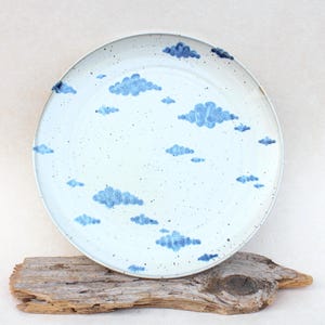 Groot keramisch bord met wolkendesign