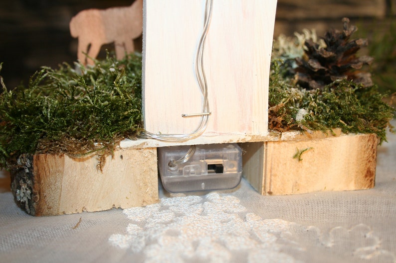 Tree with wooden slices wooden decoration illuminates LED lighting natural decoration Christmas decoration LED battery christmas decoration