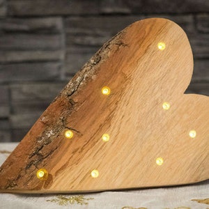 Dekoherz aus Eichenholz mit LED-Beleuchtung Beleuchtung Eichenholz Eiche Holzdeko rustikal beleuchtet Herz Holz LED Deko Holzherz