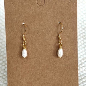 Pearl earrings / Freshwater Pearls / Gold earrings