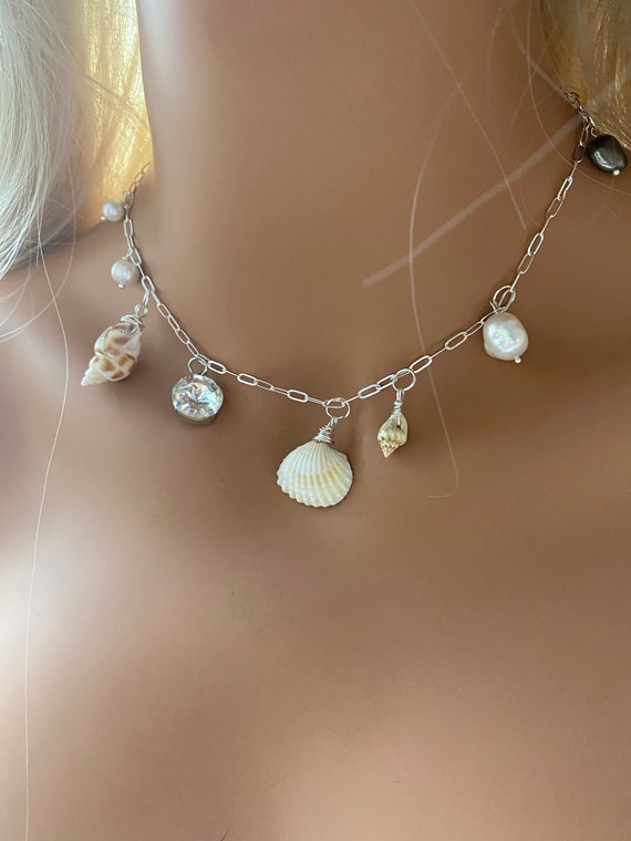 Beach necklace shop with pearl