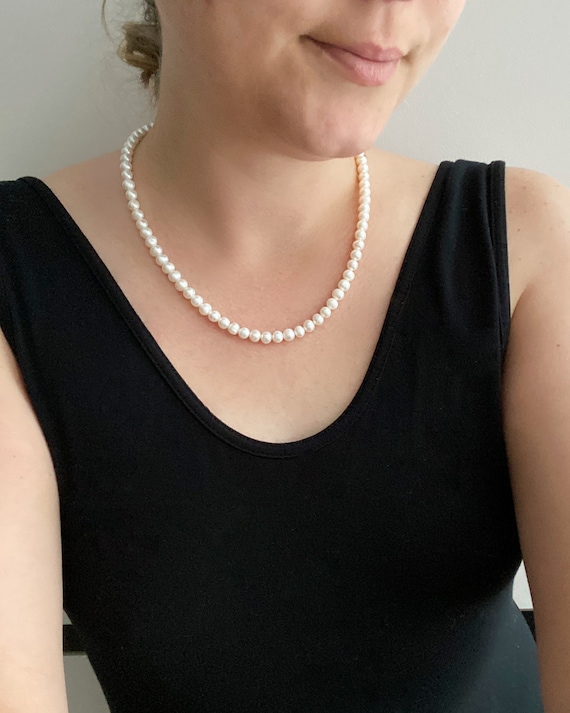 Carrie Bradshaw Pearl Beaded Necklace 