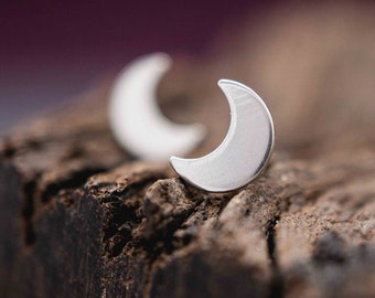 Small mini moon stud earrings made of real silver 925, divine feminine stud earrings, crescent moon stud earrings, minimalist moon stud earrings