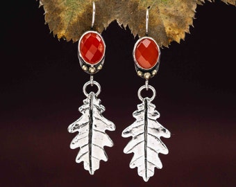 Eichenblatt Ohrringe aus Silber 925, rote Karneol Chalzedon Ohrringe, Herbstliche Ohrringe, Eichenlaub Ohrringe Echtsilber, Naturschmuck