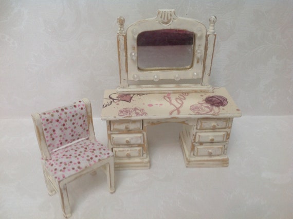 dolls house dressing table