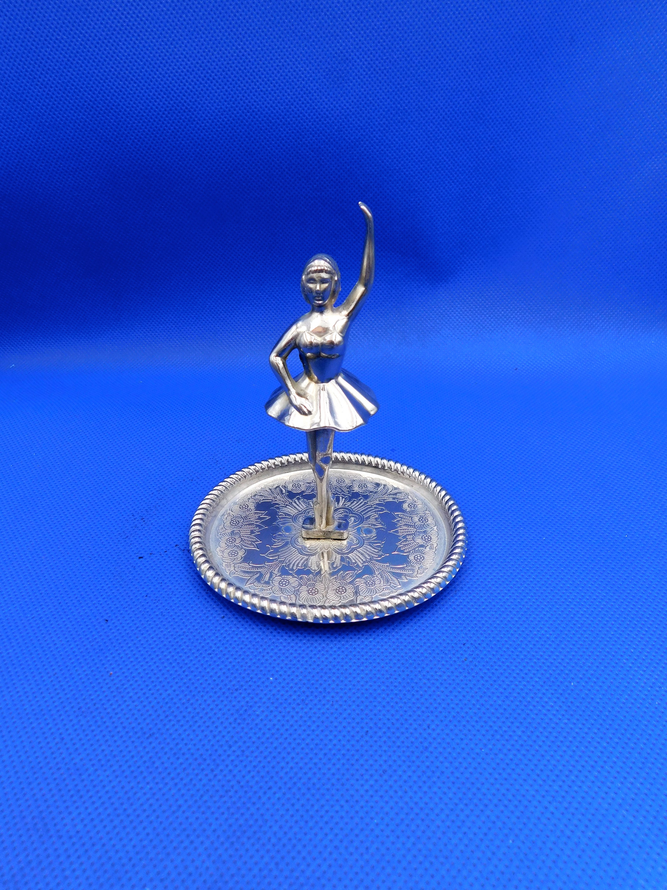 Ballerina ring best sale holder