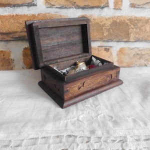 kleine Holzschatulle, alte Schachtel, Vintage, Shabby Chic, Brocante, Wohnraumdeko, Holzschachtel, Schmuckkästchen