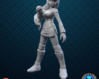 Puede incluir: Figura gris impresa en 3D de un personaje femenino en una pose dinámica. Lleva una túnica, botas y guantes. La figura tiene pelo largo y sostiene un objeto en la mano. El fondo es de color verde azulado estampado. El texto "patreon.com/irnkman" es visible.