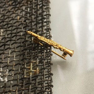 Tiny Clarinet Pin | Vintage XS Gold Plated Clarinet Sweater Pin | Vintage Clarinet Musical Instrument xs pin | 1980's Clarinet Detailed Pin