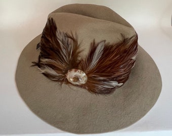Vintage Fedora Hat Feather Trim Woman's Tan Fedora Hat | Designs by Diane Vintage Wool felt Hat | Fedora Hat 1980/90's