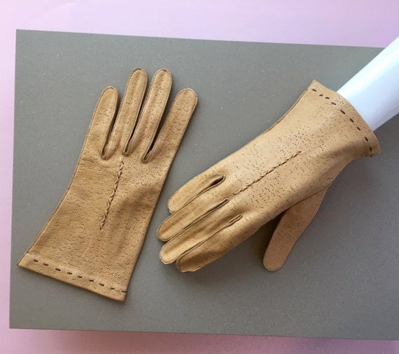 Carmel Leather 1950's Women's Gloves | Dotted Lin… - image 1