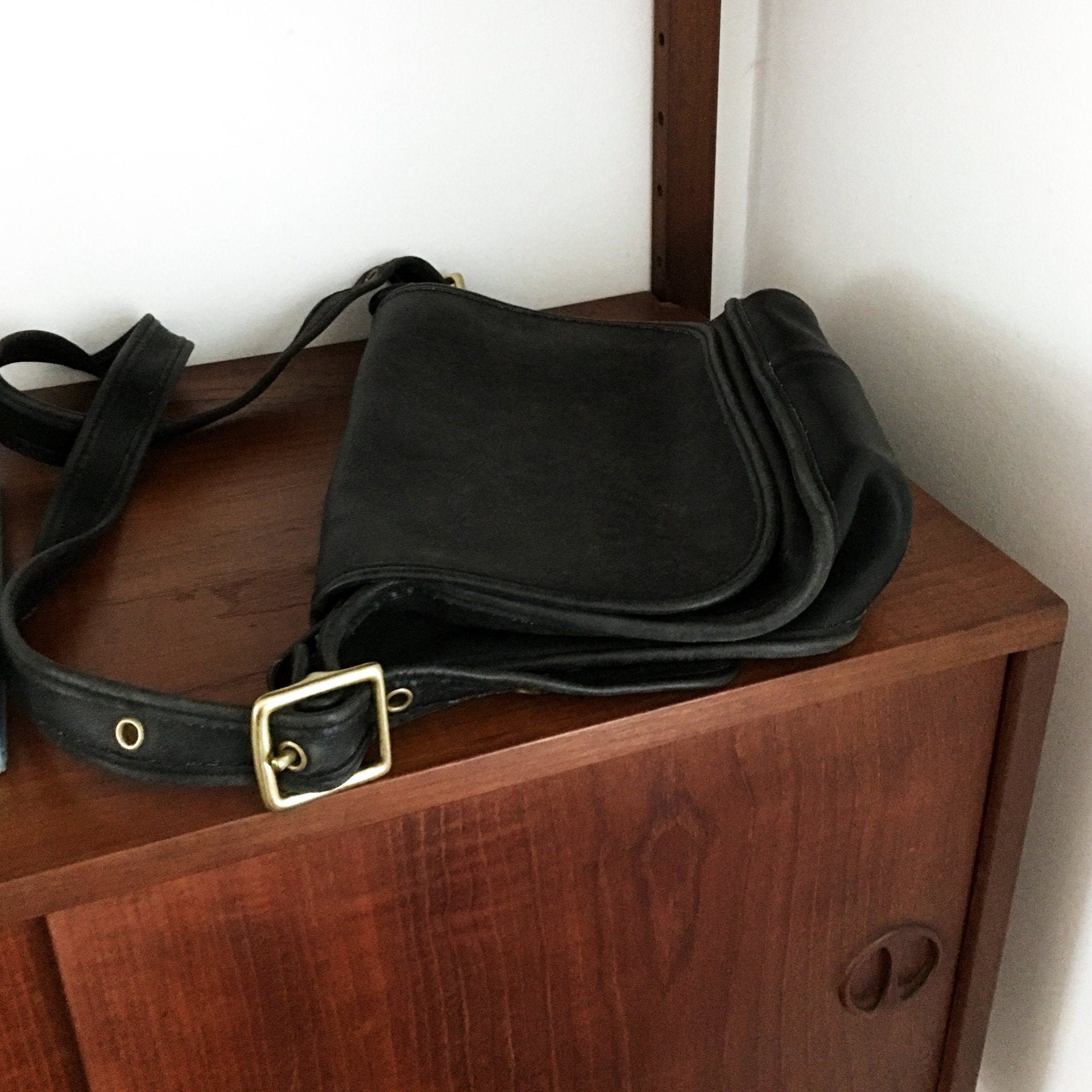 Ideal Crossbody Handbag | Deux Mains Womens Bags | Conscious Consumers