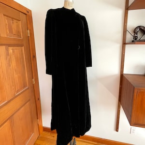 Franklin Simon&#39;s 1910s-1930s Long Black Velvet Woman&#39;s Evening Coat |Fifth Ave New York |Luxurious Softest Velvet floor length Opera Coat