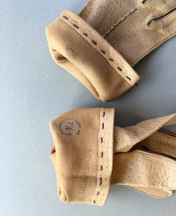 Carmel Leather 1950's Women's Gloves | Dotted Lin… - image 9