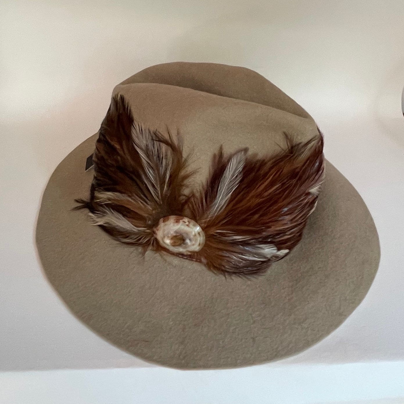 White Wool Felt Fedora Hat with Olive Trim and Feather Detail Pachuco Crushable Wool Felt Fedora Hat - Cream – Village Hat  main image 4