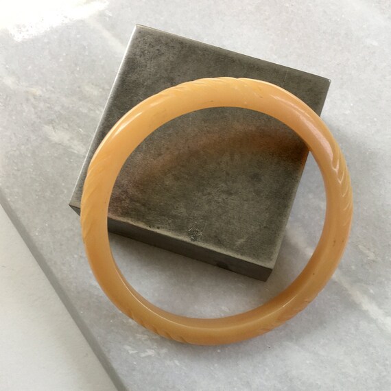 vintage lucite bracelet