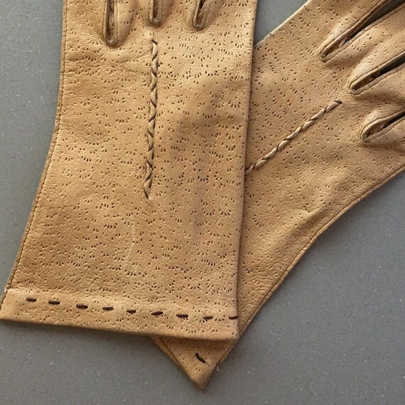 Carmel Leather 1950's Women's Gloves | Dotted Lin… - image 7