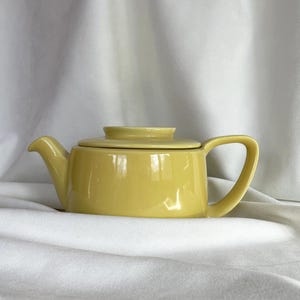 Vintage Hall Yellow Teapot – Made in USA – Mid-Century Ceramic Soft Yellow Teapot