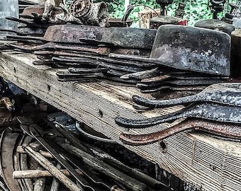 Vecchie pentole e padelle di ghisa