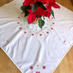 Vintage tablecloth Christmas embroidered, Advent, poinsettia, spring