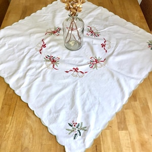 Vintage tablecloth Christmas 80s/90s embroidered candles, bells, Advent, wave edge