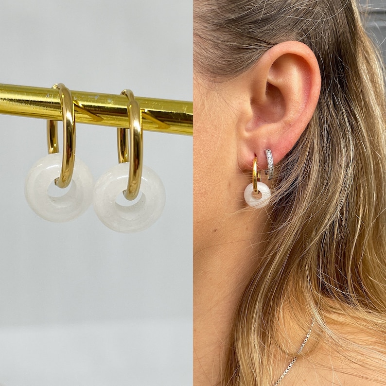 Donut gemstone hoop earrings, ion coated 18K gold plated hoop earrings 18 mm with natural stone, huggie earrings with gemstone donuts Weiße Jade