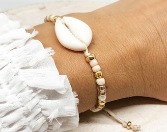 Bracelet with cowrie shell, friendship bracelet, braided shell bracelet, shell jewelry