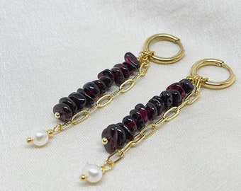 Hoop earrings with garnet and freshwater pearl, hanging earrings with garnet, gemstone earrings, January birthstone