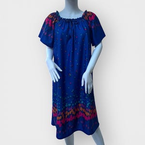 Vintage 70s Muumuu / Colorful Floral Print Midi Dress / Medium M