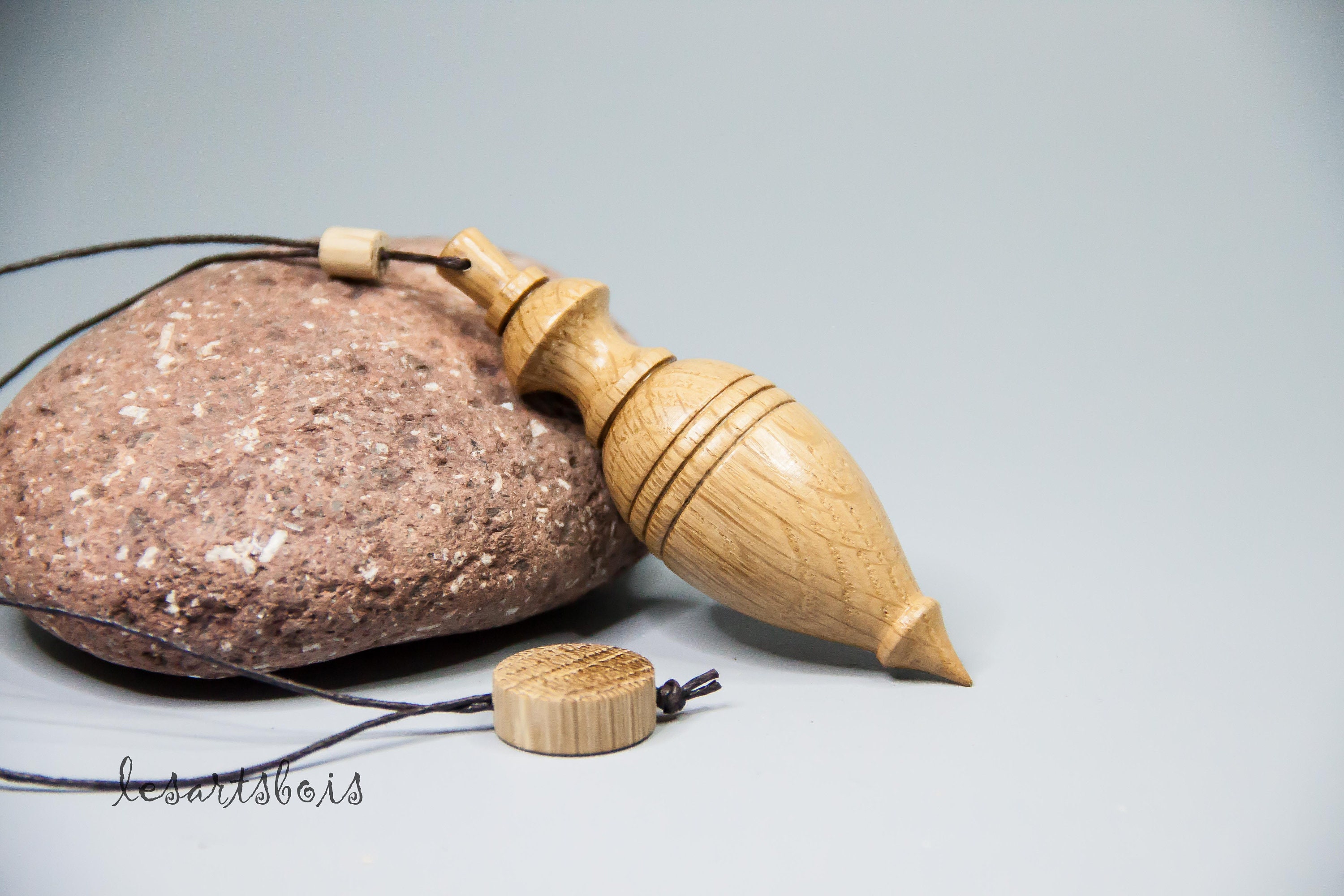 Pendule de Radiesthésie en Bois Chêne