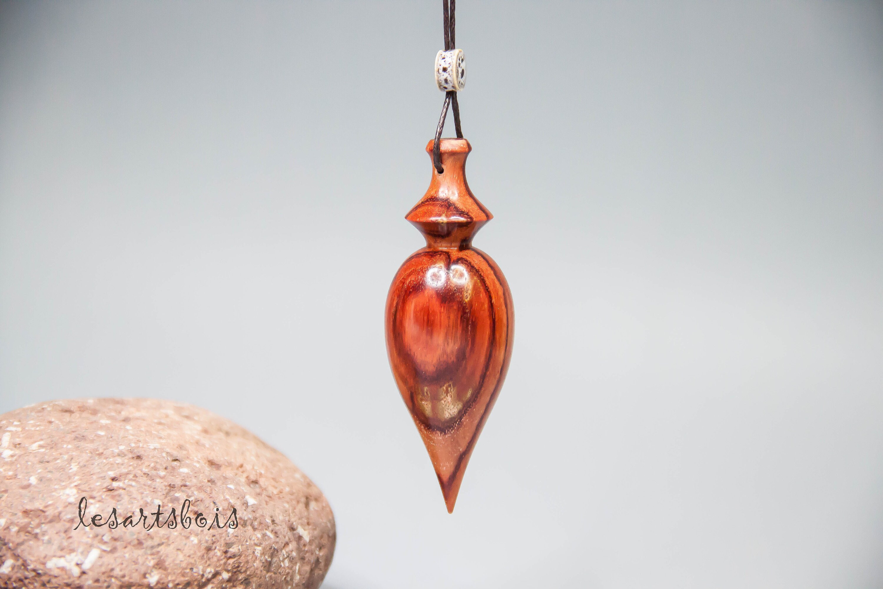 Pendule de Radiesthésie en Bois Précieux Du Brésil | Bois Rose