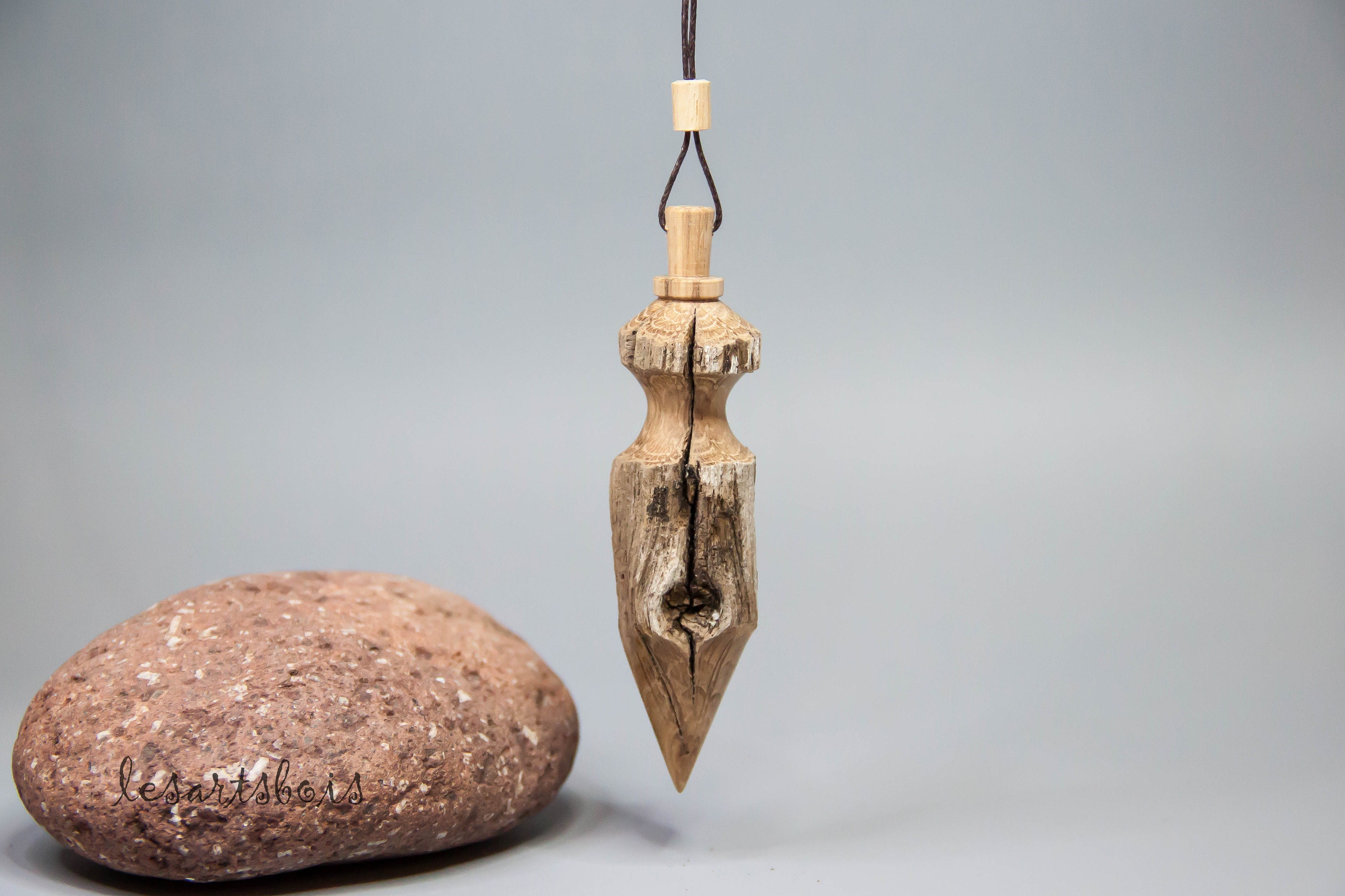 Pendule de Radiesthésie Rustique en Bois Chêne