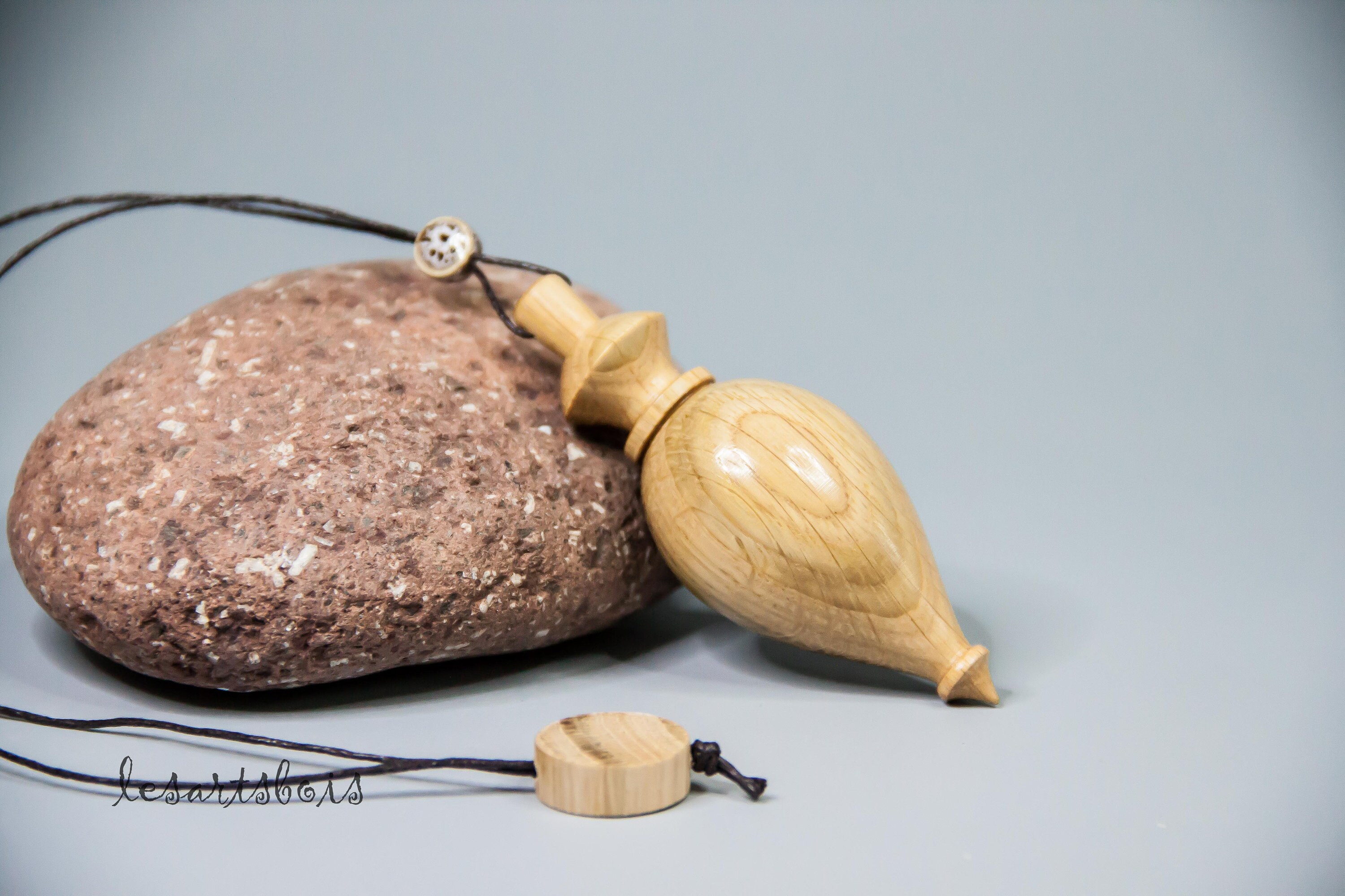 Pendule de Radiesthésie en Bois d'orme